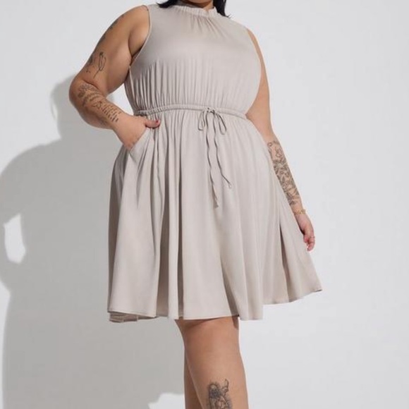 Torrid Mini Stretch Challis Hi-Low Dress - Picture 1 of 8